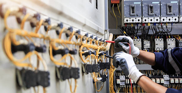 Professional Electrician technician working in Strathmore, CA
